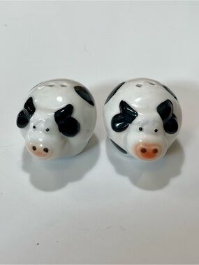 Cow Salt and Pepper Shakers - White and Black Like New